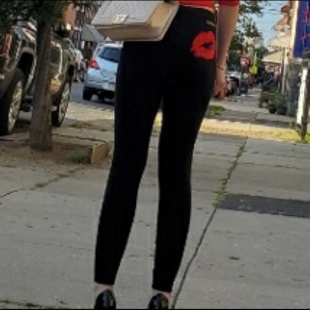 Bebe Kiss logo leggings